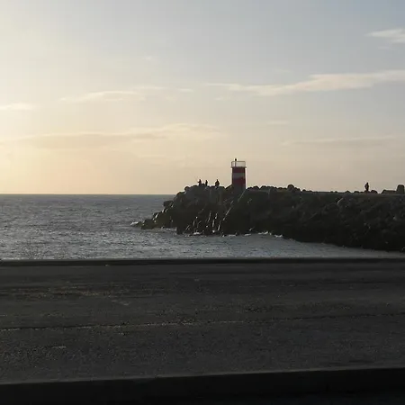 Bed & Seaside شقة